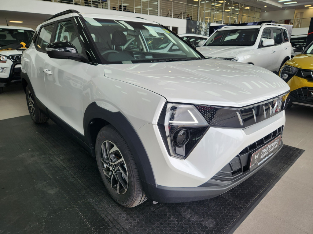 2025 Mahindra XUV3X0 1.2T AX5 AT for sale - N325200