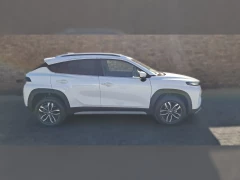 TOYOTA STARLET CROSS 15L XR AT