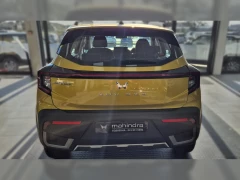 MAHINDRA XUV3X0 1.2T AX5 AT