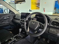 2025 Mahindra Xuv3x0 1.2t Ax5 Mt