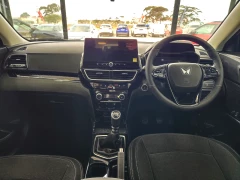 MAHINDRA XUV3X0 1.2T AX5 MT