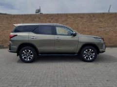 TOYOTA FORTUNER 2.4 GD-6 RB AT