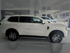 FORD EVEREST 30L V6 PLATINUM 4WD 10AT