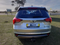 2023 Mahindra Xuv 700 20 Ax7l At