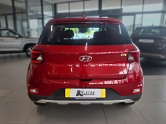2022 Hyundai Venue 12 Motion