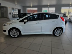 2017 Ford 1.0 Ecoboost Titanium 5mt 5 Door