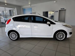 2017 Ford 1.0 Ecoboost Titanium 5mt 5 Door