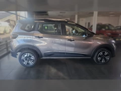 RENAULT TRIBER 1.0L ICONIC