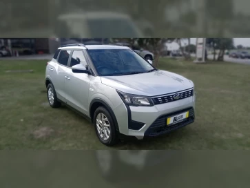 2023 Mahindra Xuv 300 W6 Petrol 1.2 Mt