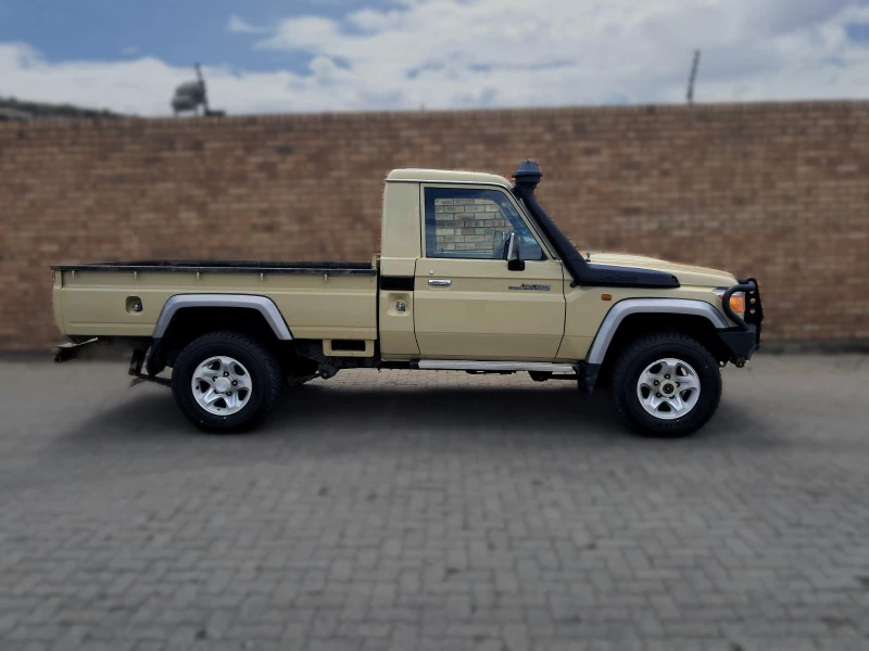 2023 Toyota Land Cruiser 79 4.5 Diesel V8 Single Cab
