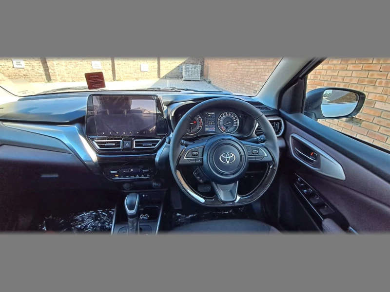 TOYOTA STARLET CROSS 15L XR AT