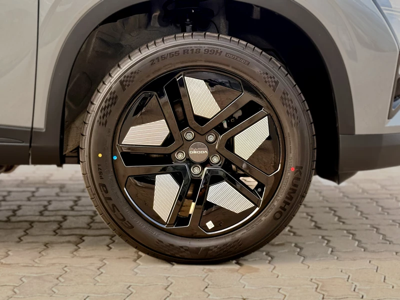 OMODA C5 HEV