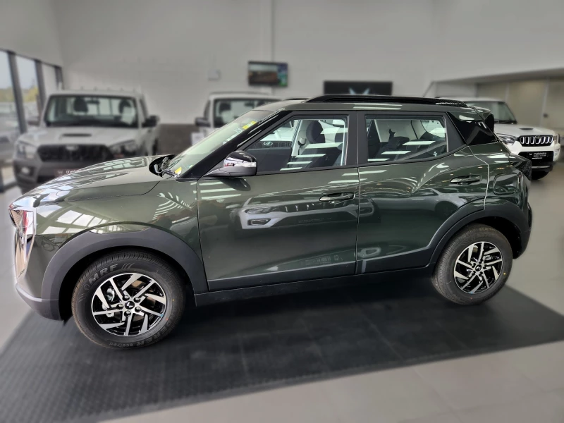 MAHINDRA XUV3X0 1.2T AX5 MT