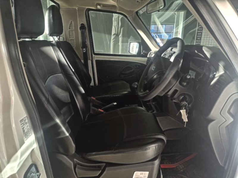 MAHINDRA PIK UP 2.2 MHAWK SC 4X2 MT S4 DROPSIDE AIRCON