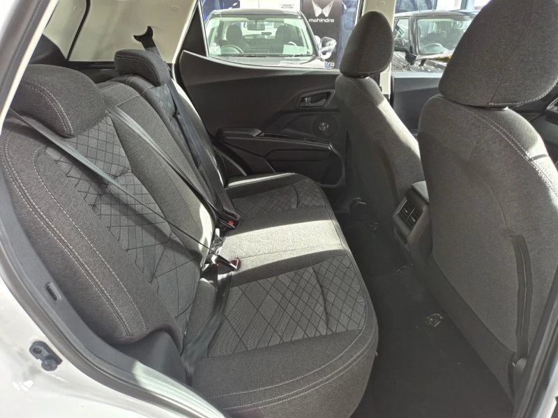 2025 Mahindra Xuv3x0 1.2t Mx2 At