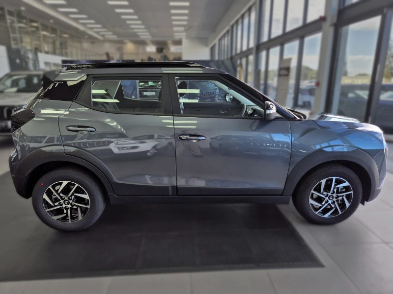 MAHINDRA XUV3X0 1.2T AX5 MT