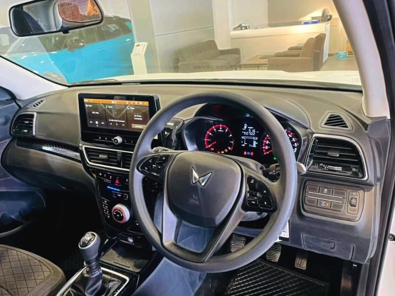 MAHINDRA XUV3X0 1.2T MX3 MT