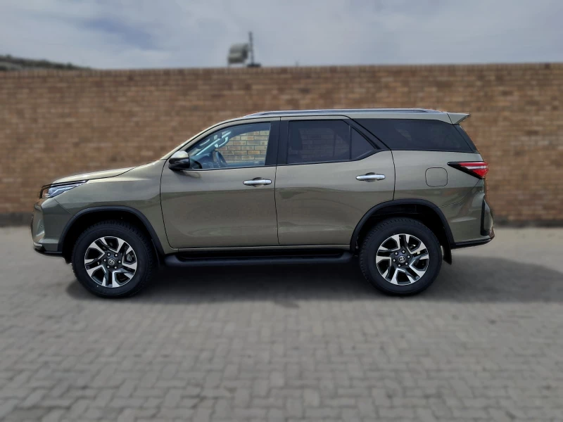 TOYOTA FORTUNER 2.4 GD-6 RB AT