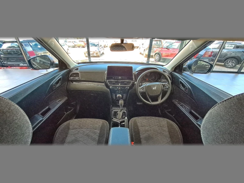 MAHINDRA XUV3X0 1.2T MX3 AT