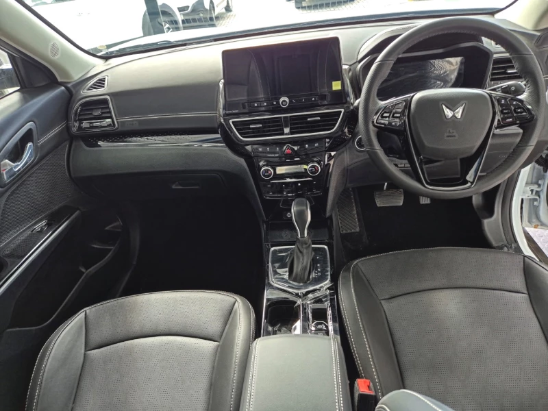 MAHINDRA XUV3X0 1.2T AX7L AT