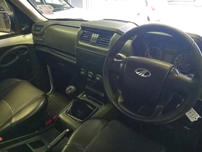 MAHINDRA PIK UP 2.2 MHAWK SC 4X2 MT S4 DROPSIDE AIRCON