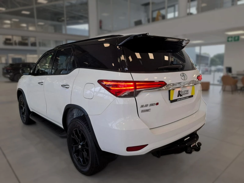 2020 Toyota Fortuner 28gd-6 Epic Black At