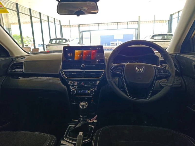 MAHINDRA XUV3X0 1.2T AX5 MT