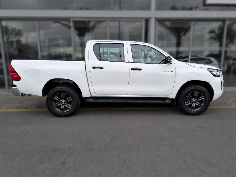 2023 Toyota Hilux Double Cab 2.4 Gd-6 4x4 Raider Mt