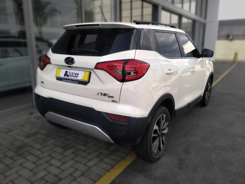 2022 Mahindra Xuv 300 1.5d W8