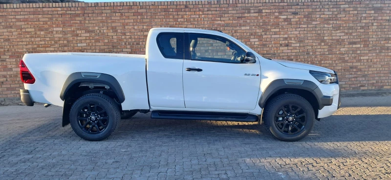 TOYOTA  HILUX XC 28 RB LGD 6AT