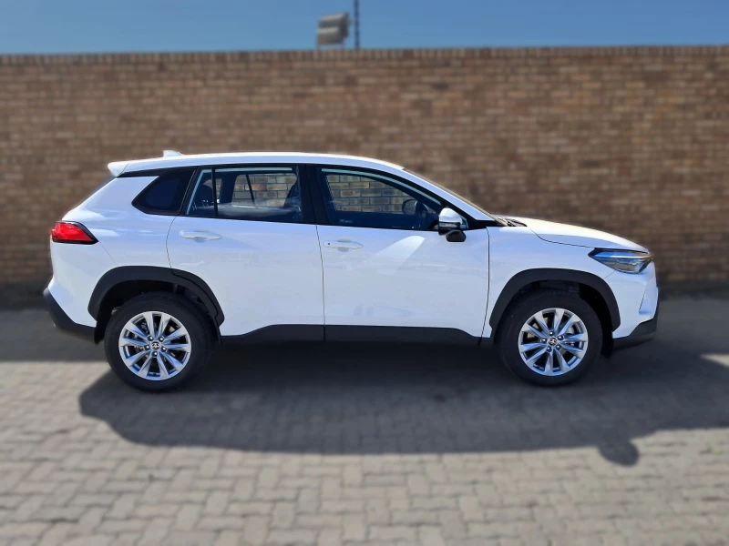 TOYOTA  COROLLA CROSS 18 XI