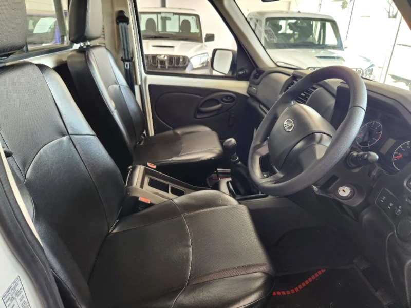 MAHINDRA PIK UP 2.2 MHAWK SC 4X2 S4 REFRESH AIRCON