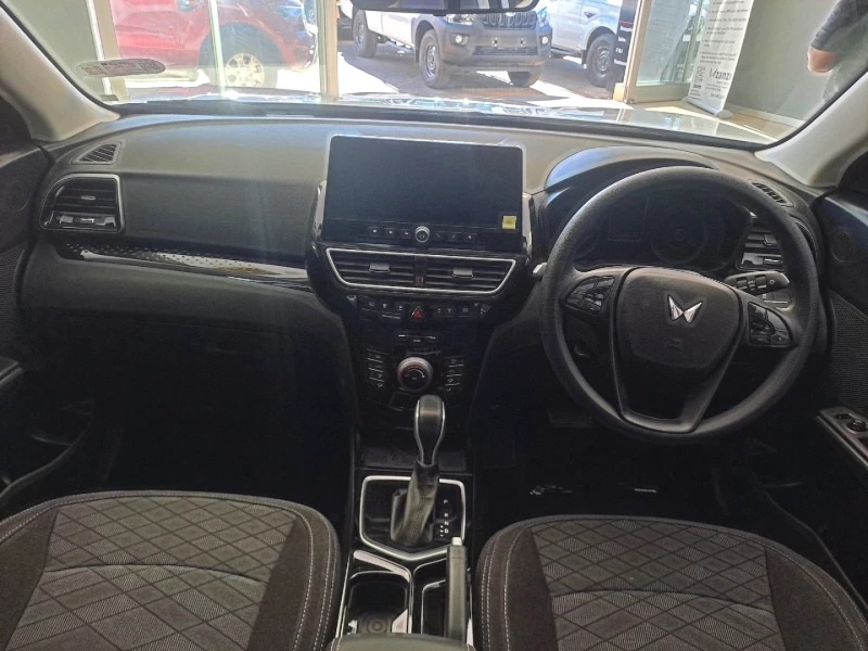 MAHINDRA XUV3X0 1.2T MX3 AT