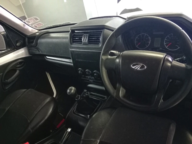 MAHINDRA PIK UP 2.2 MHAWK SC 4X2 S4 REFRESH AIRCON