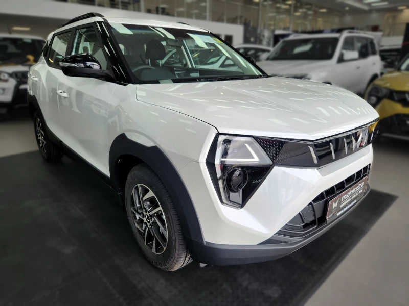 MAHINDRA XUV3X0 1.2T AX5 MT