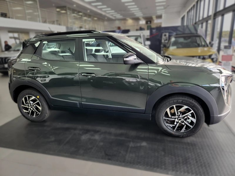 MAHINDRA XUV3X0 1.2T AX5 MT