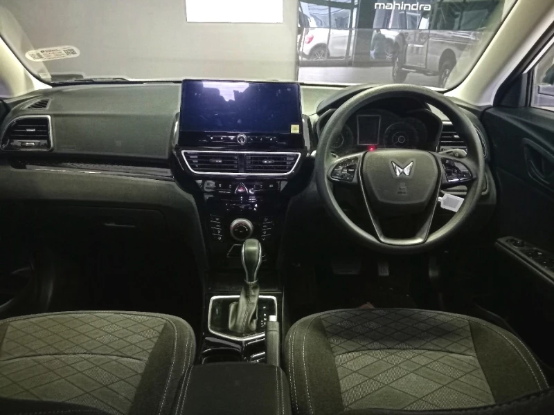 MAHINDRA XUV3X0 1.2T MX3 AT