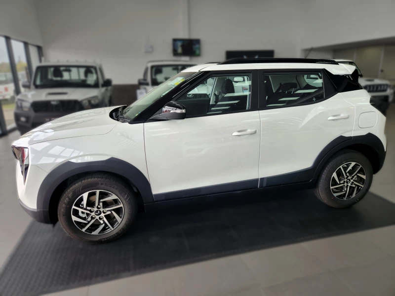 MAHINDRA XUV3X0 1.2T AX5 AT