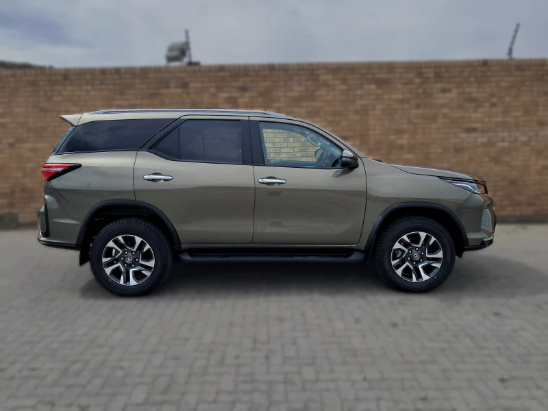 TOYOTA FORTUNER 2.4 GD-6 RB AT