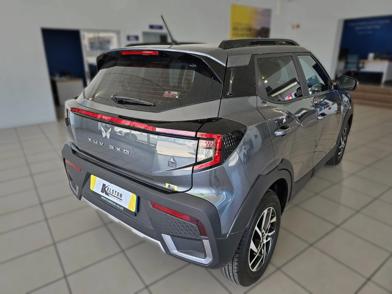 2025 Mahindra Xuv3x0 1.2t Ax5 Mt