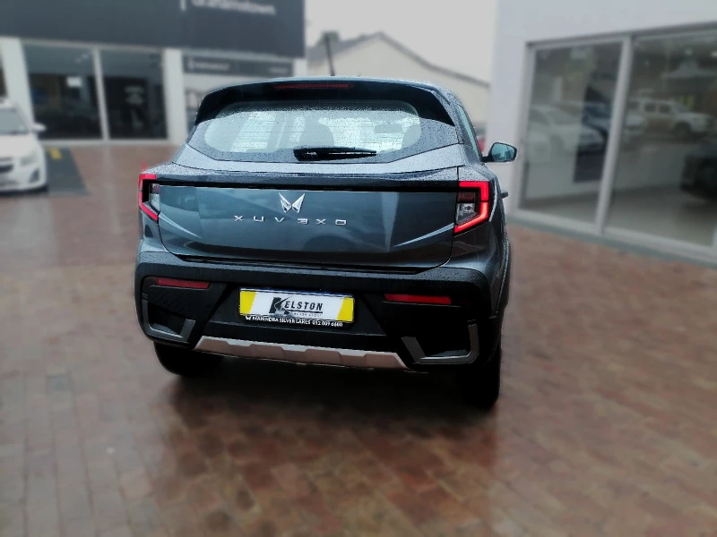 2025 Mahindra Xuv3x0 1.2t Mx2 At