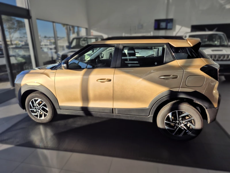 MAHINDRA XUV3X0 1.2T AX5 MT