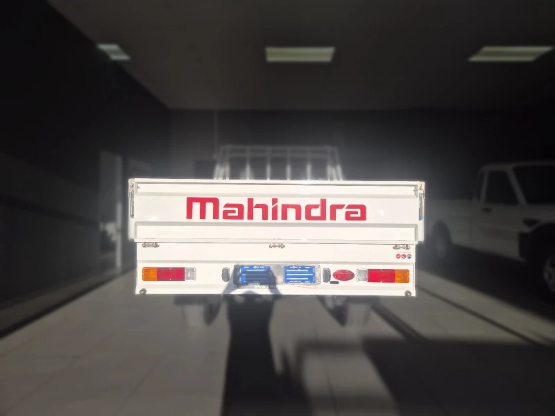 MAHINDRA PIK UP 2.2 MHAWK SC 4X2 MT S4 DROPSIDE AIRCON