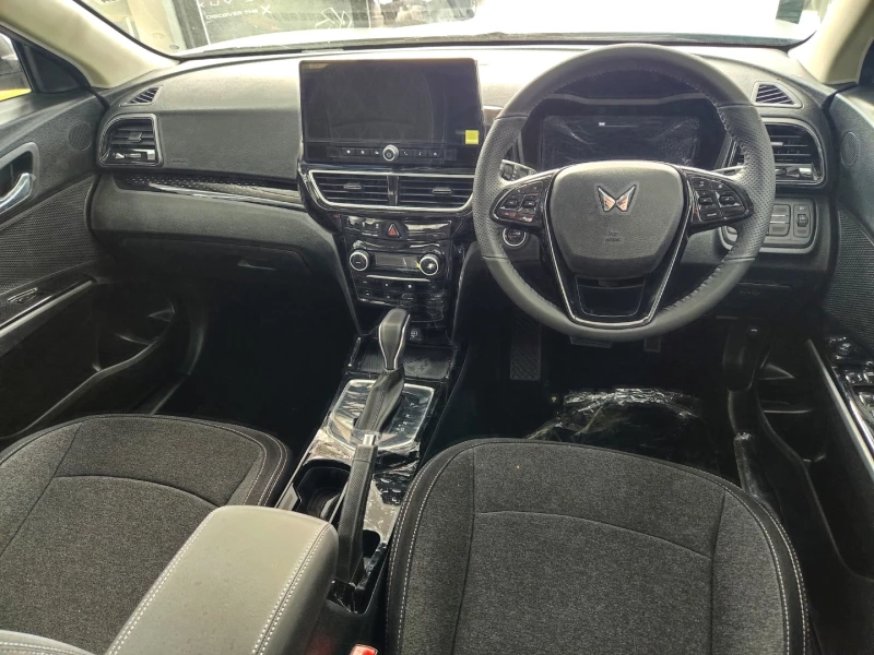 MAHINDRA XUV3X0 1.2T AX5 AT