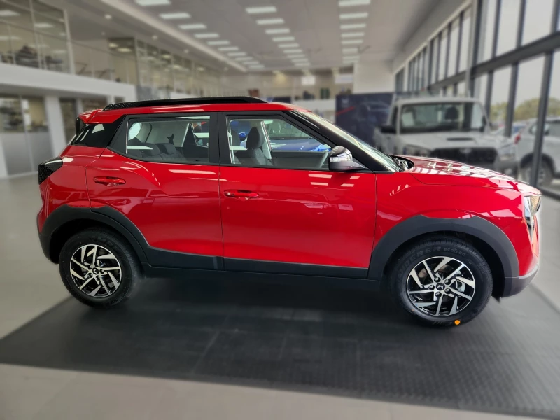 MAHINDRA XUV3X0 1.2T AX5 MT