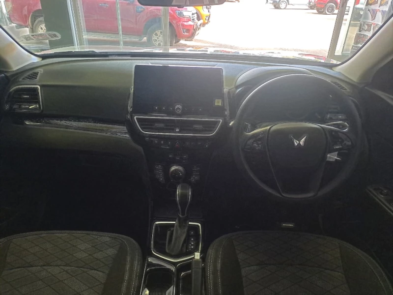 MAHINDRA XUV3X0 1.2T MX3 AT