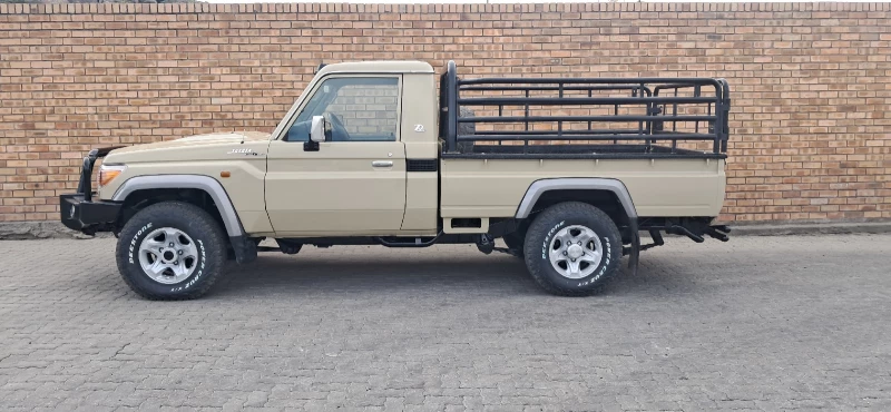 2021 Toyota  Land Cruiser Pick Up 79 45d 70th Ed Pu Sc