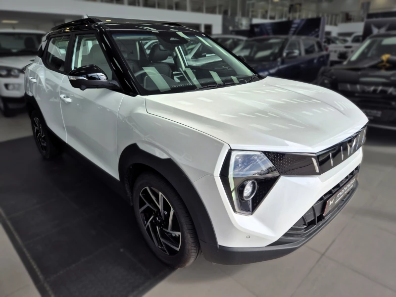 MAHINDRA XUV3X0 1.2T AX7L AT