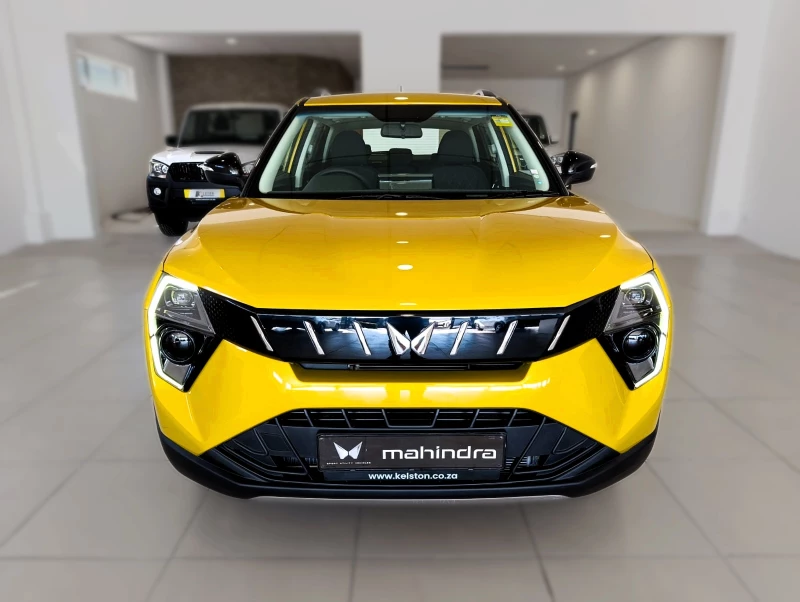 MAHINDRA XUV3X0 1.2T AX5 MT