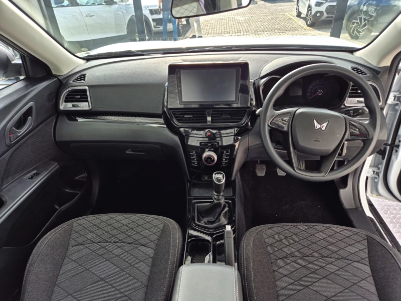2025 Mahindra Xuv3x0 1.2t Mx2 Mt